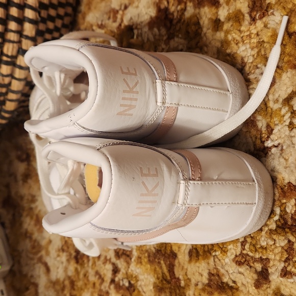 Nike high tops women's size 7.5 - Picture 3 of 4